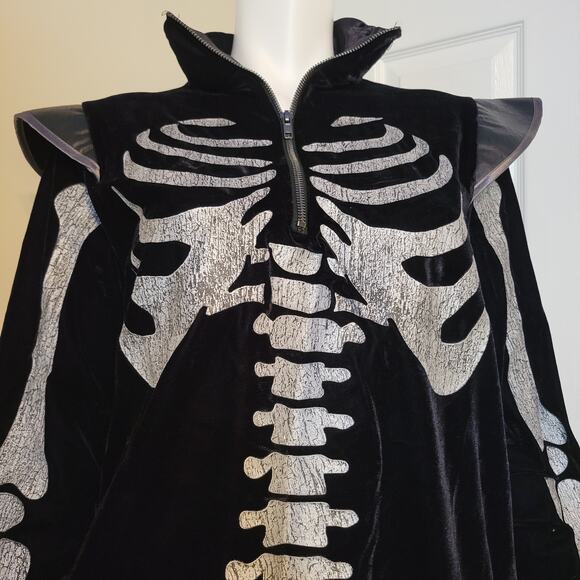Spirit Halloween Costume Deluxe Skeleton King Shirt w/ Attached 55" Cape Size M - Picture 4 of 10